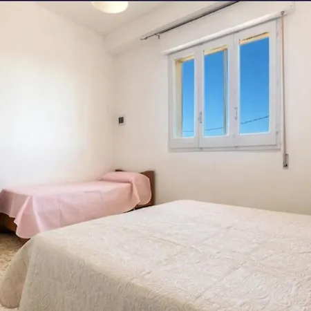 Aura Apartment *